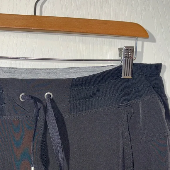 Calvin Klein Performance quick dry Capris - Picture 4 of 11